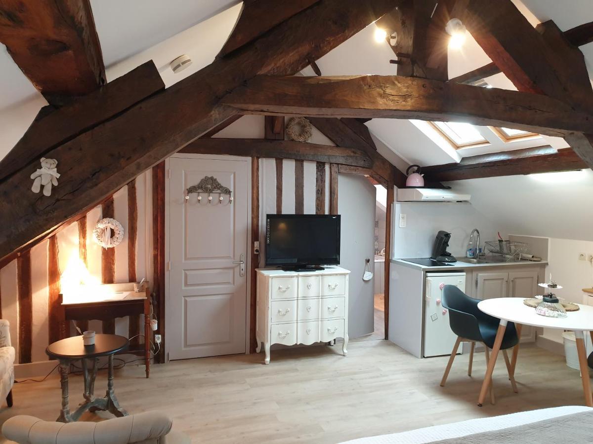 D'Anciennes "Chambres De Bonnes" Онфлер Екстер'єр фото